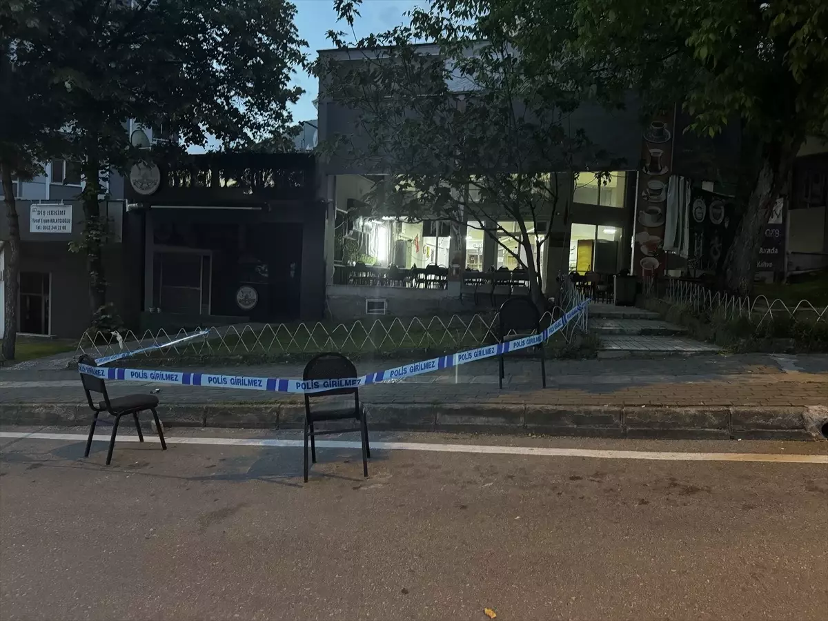 Kahvehaneye Kurşun Sıkıldı, Şüpheli Aranıyor