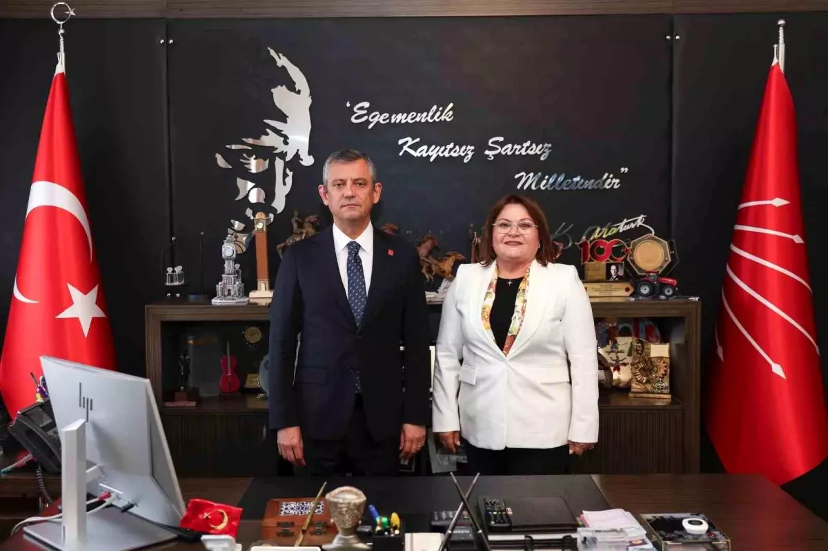 Didim Belediye Başkanı Hatice Gençay, Özgür Özel’i Ziyaret Etti