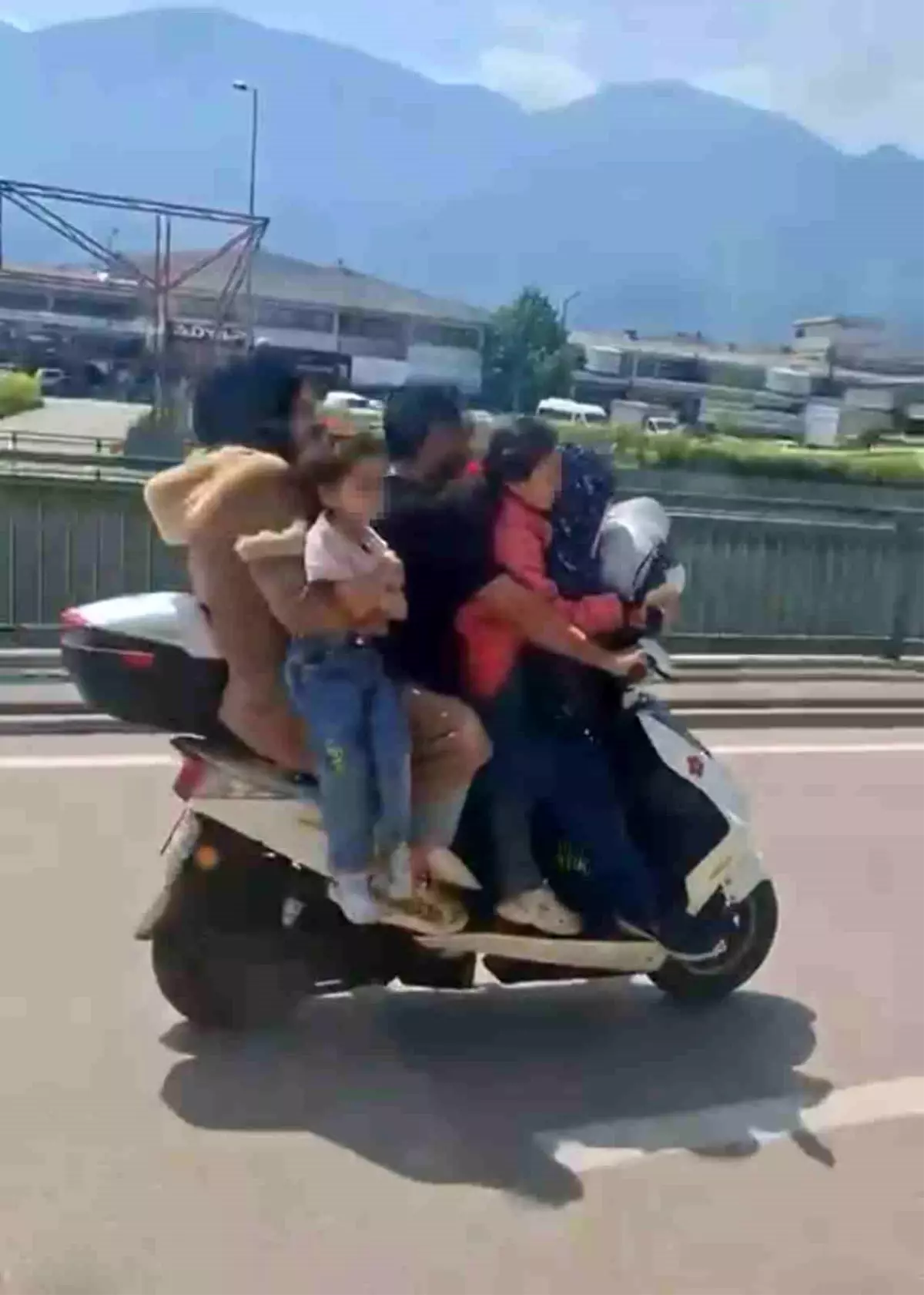 Bursa'da Tehlikeli Motosiklet Yolculuğu