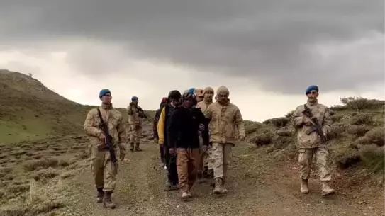 62 Düzensiz Göçmen Erzurum'da Yakalandı
