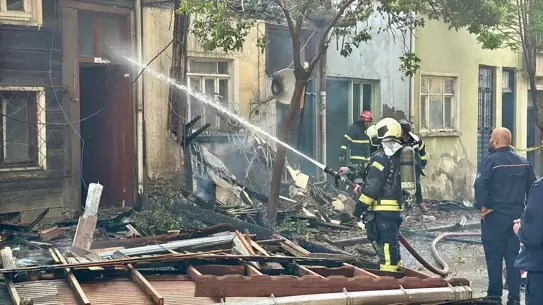 Darıca'da Yangın: 2 İtfaiye Personeli Yaralandı