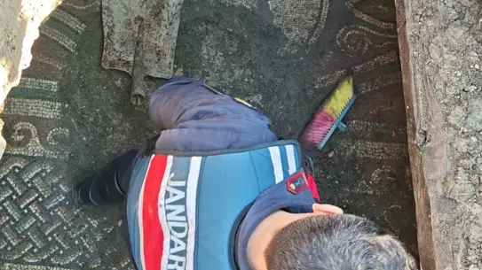 Tokat'ta Kaçak Kazı: Antik Mozaik Ele Geçirildi