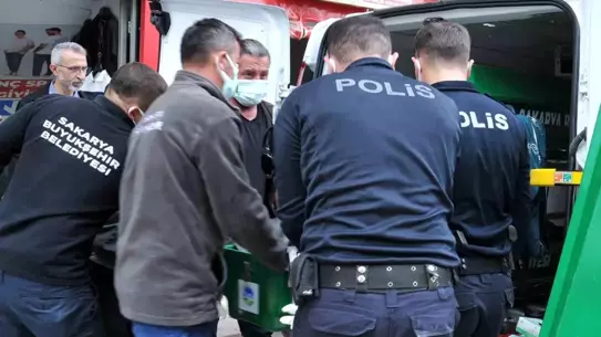 Geyve'de Kötü Koku, 65 Yaşındaki Adamın Cesedini Ortaya Çıkardı