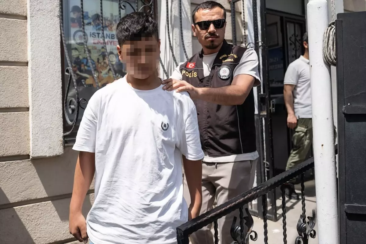 Kadıköy'de Bıçaklanma Olayı: İki Şüpheli Adliyeye Sevk Edildi