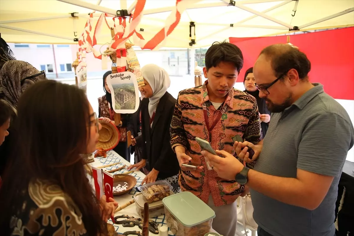 Sakarya'da öğrenim gören uluslararası üniversite öğrencileri kültürlerini tanıttı