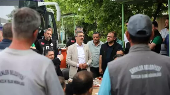Erenler Belediye Başkanı Dinç, Temizlik Ekiplerine Teşekkür Etti