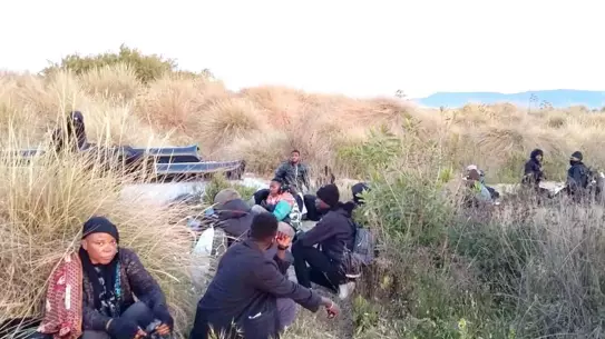 İzmir'de 14 Düzensiz Göçmen Yakalandı