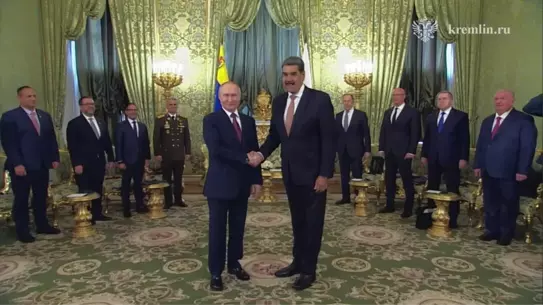 Putin ve Maduro Kremlin'de Bir Araya Geldi