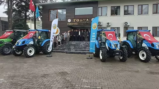 Tosya'da ORKÖY Projesiyle Traktörler Dağıtıldı