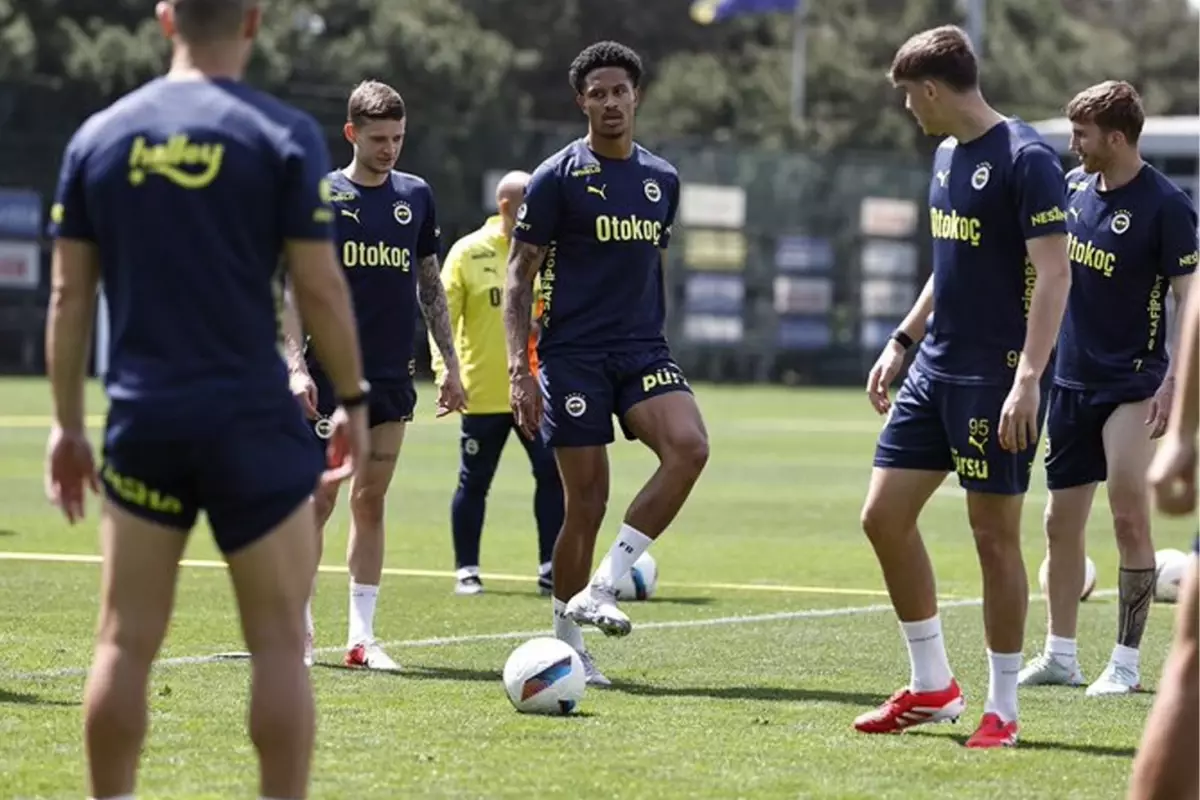 Fenerbahçe'ye müjdeli haber! Takıma geri döndü