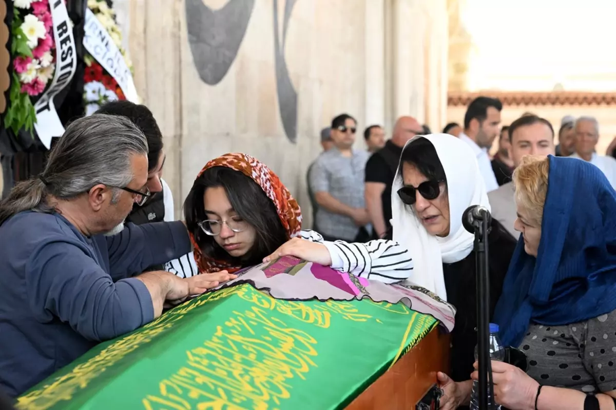 Güpegündüz öldürülen Bahar'ın cenazesi gözyaşları içinde toprağa verildi
