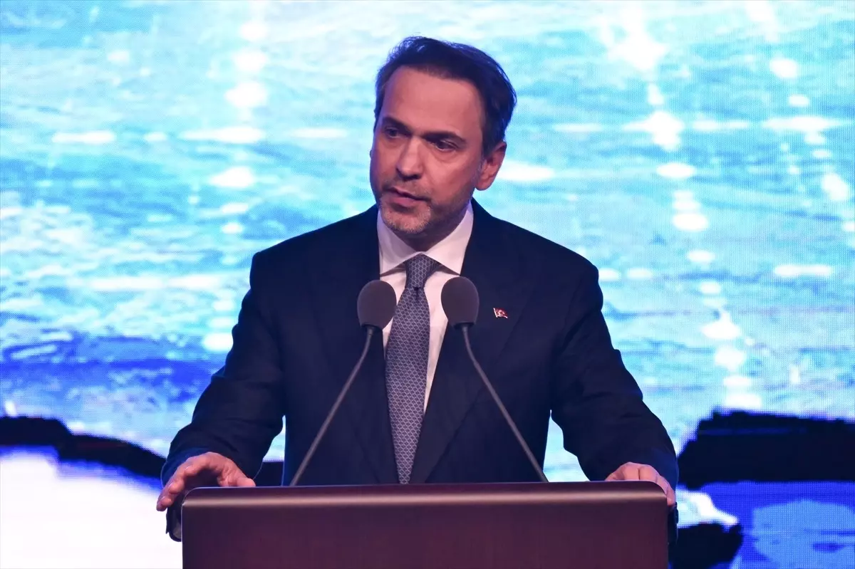 Bakan Bayraktar, 2024'te rüzgar ve güneşte rekor kapasitenin devreye alındığını bildirdi Açıklaması