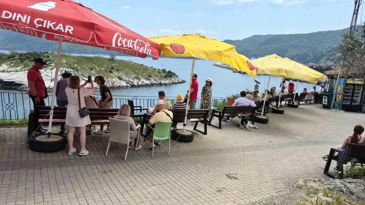 Çeşmi Cihan Amasra'ya havalar ısınmasıyla birlikte Rus akını da başladı
