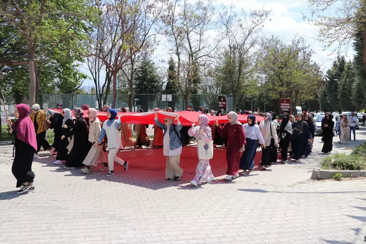 Elazığ'da Öğrenciler Gazze İçin Yürüdü