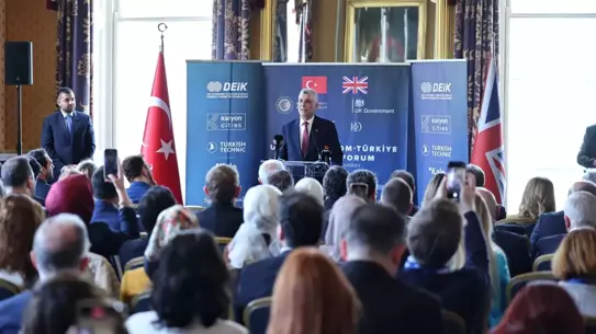 Ticaret Bakanı Bolat Londra'da İş Forumuna Katıldı