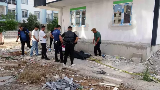 Antalya'da Şantiye Önünde Ölü Bulundu