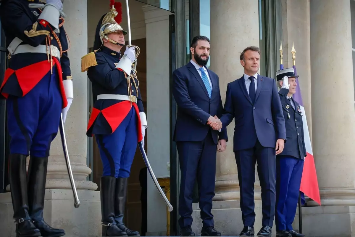 El-Şara ve Macron Elysee'de Buluştu