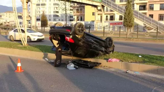 Malatya'da Otomobil Ters Döndü: 1 Yaralı