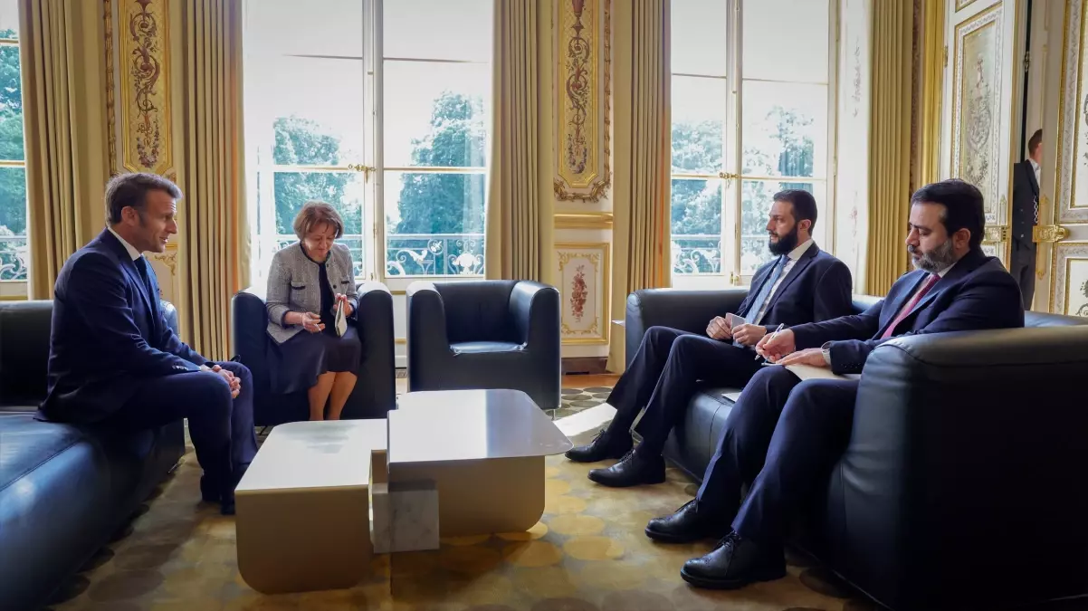 Macron ve Şara Elysee'de Bir Araya Geldi