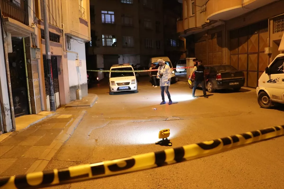 Kilis'te Araç Park Yeri Kavgası: Baba ve Oğlu Yaralandı