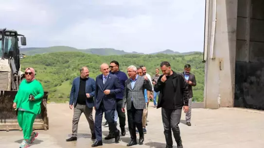 Düzce Belediye Başkanı Faruk Özlü, Sahipsiz Hayvanlar Bakımevi ve Enerji Üretim Tesisini Ziyaret Etti