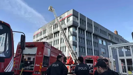 Bağcılar'da Tekstil Fabrikasında Yangın