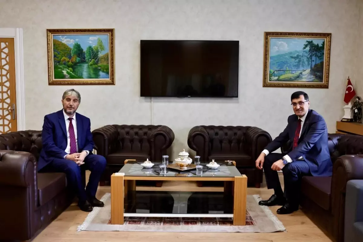 Kütahya Belediye Başkanı Kahveci, İl Milli Eğitim Müdürü Yılmaz'ı Ziyaret Etti