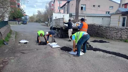 Ardahan Belediyesi Yolları Yeniliyor