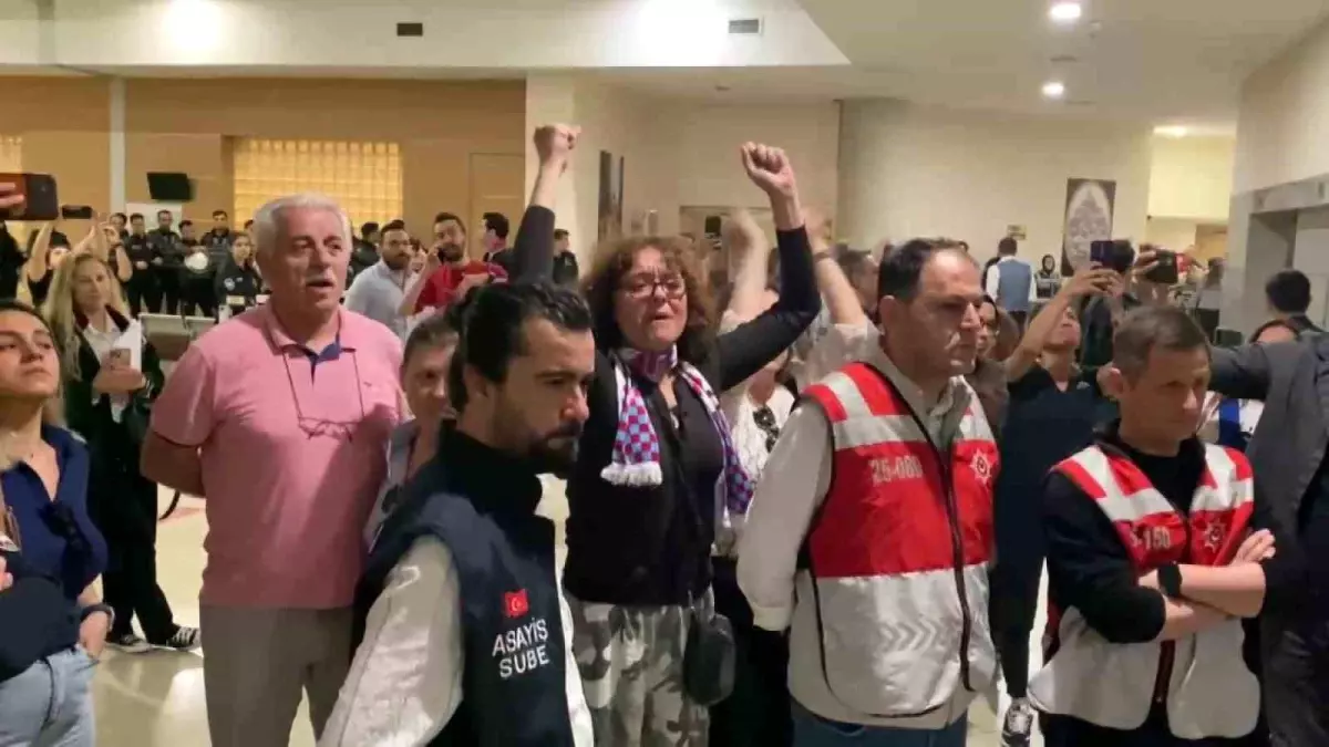 Kadıköy'de Bıçaklı Saldırı Davası Başladı