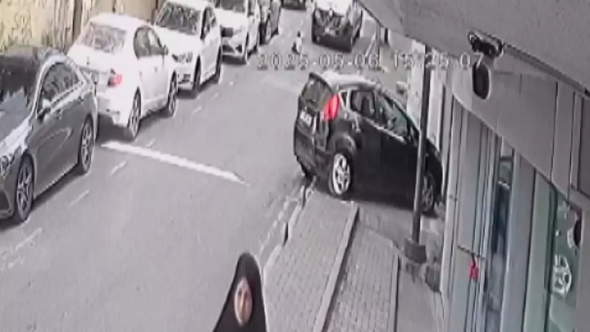 Servis Minibüsü Altında Kalan 5 Yaşındaki Çocuk Hayatını Kaybetti