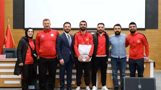 Erzurum'da Antrenörler Bilgi Yarışmasında Yarıştı