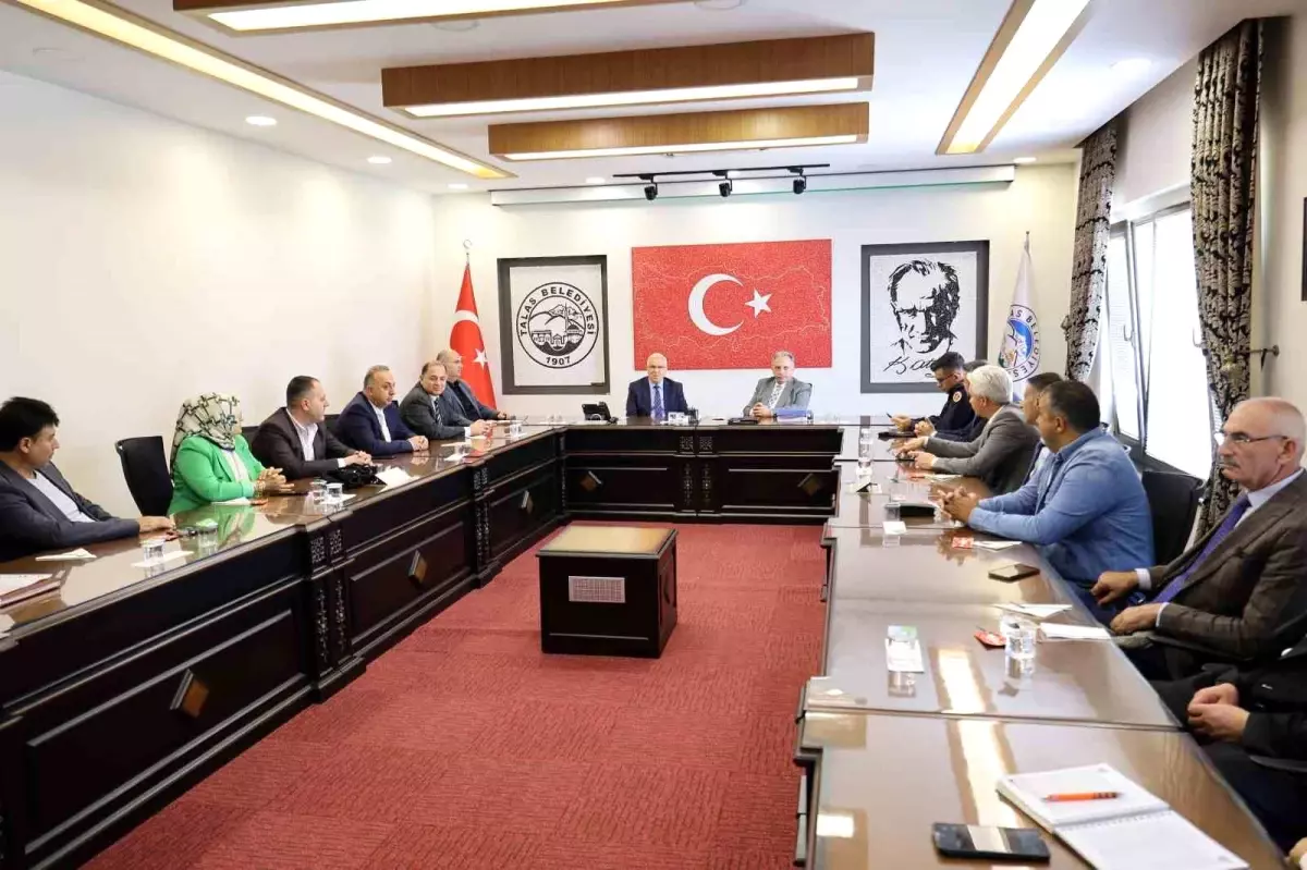 Talas'ta Mahalle Muhtarlarıyla Koordinasyon Toplantısı Düzenlendi