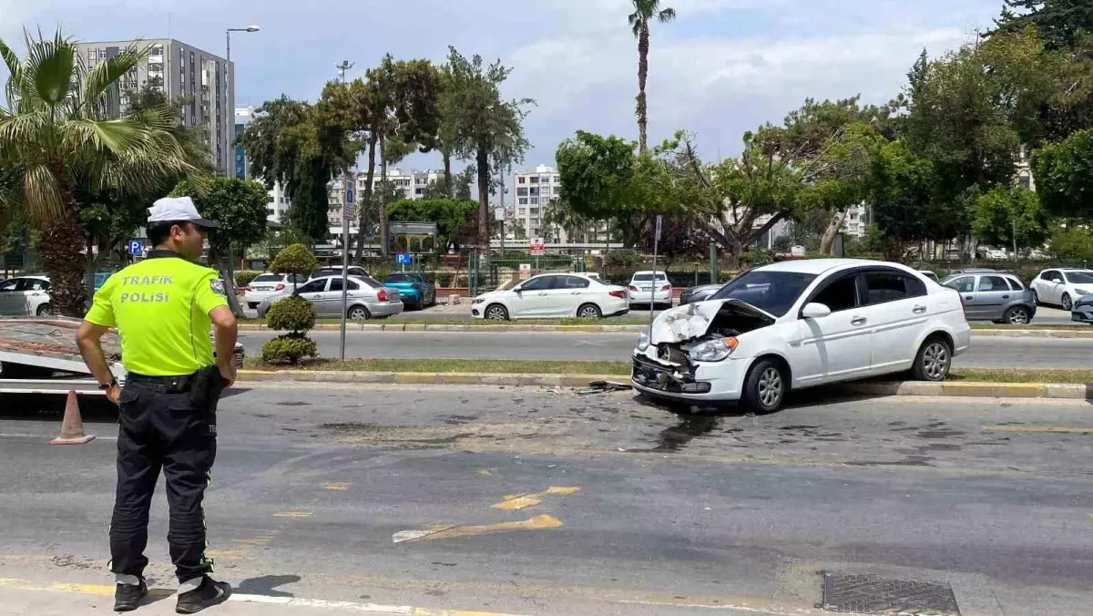 Mersin'de Trafik Kazası: 3 Yaralı