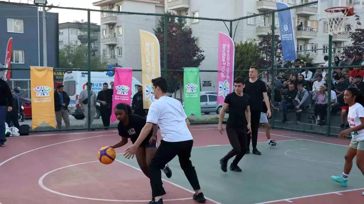 Bursa Uluslararası Spor Festivali'nde Sokak Basketbolu Turnuvası Heyecanı
