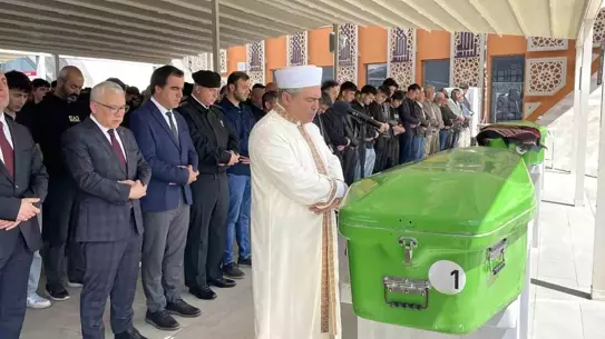 Sivas'ta Kardeş Cinayeti: İki Genç Toprağa Verildi