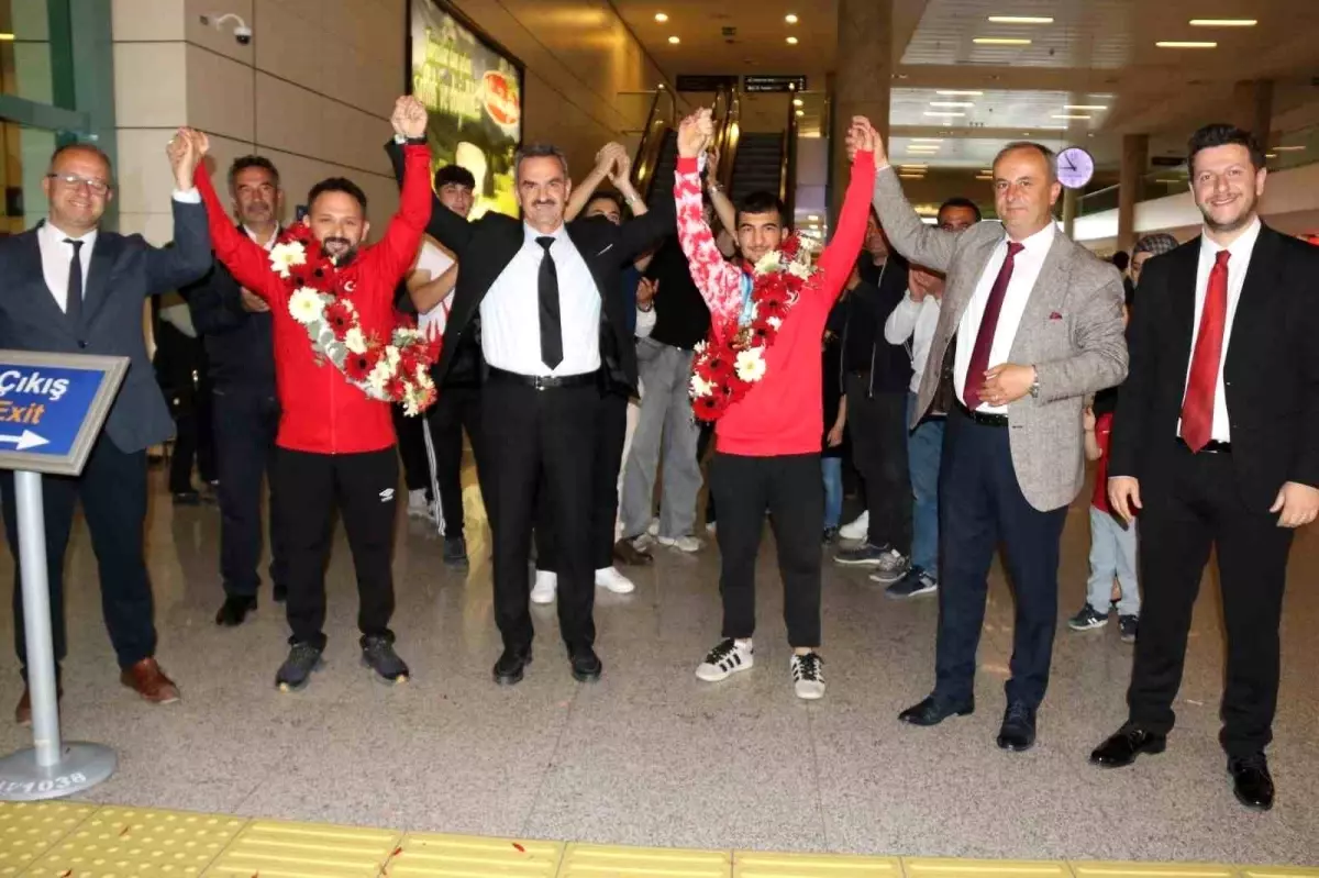 Milli Halterci Ramazan Efe Yılmaz, Dünya Şampiyonasından Madalyalarla Döndü