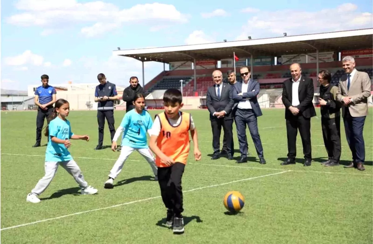 Alaca'da Geleneksel Çocuk Oyunları Şenliği Başladı