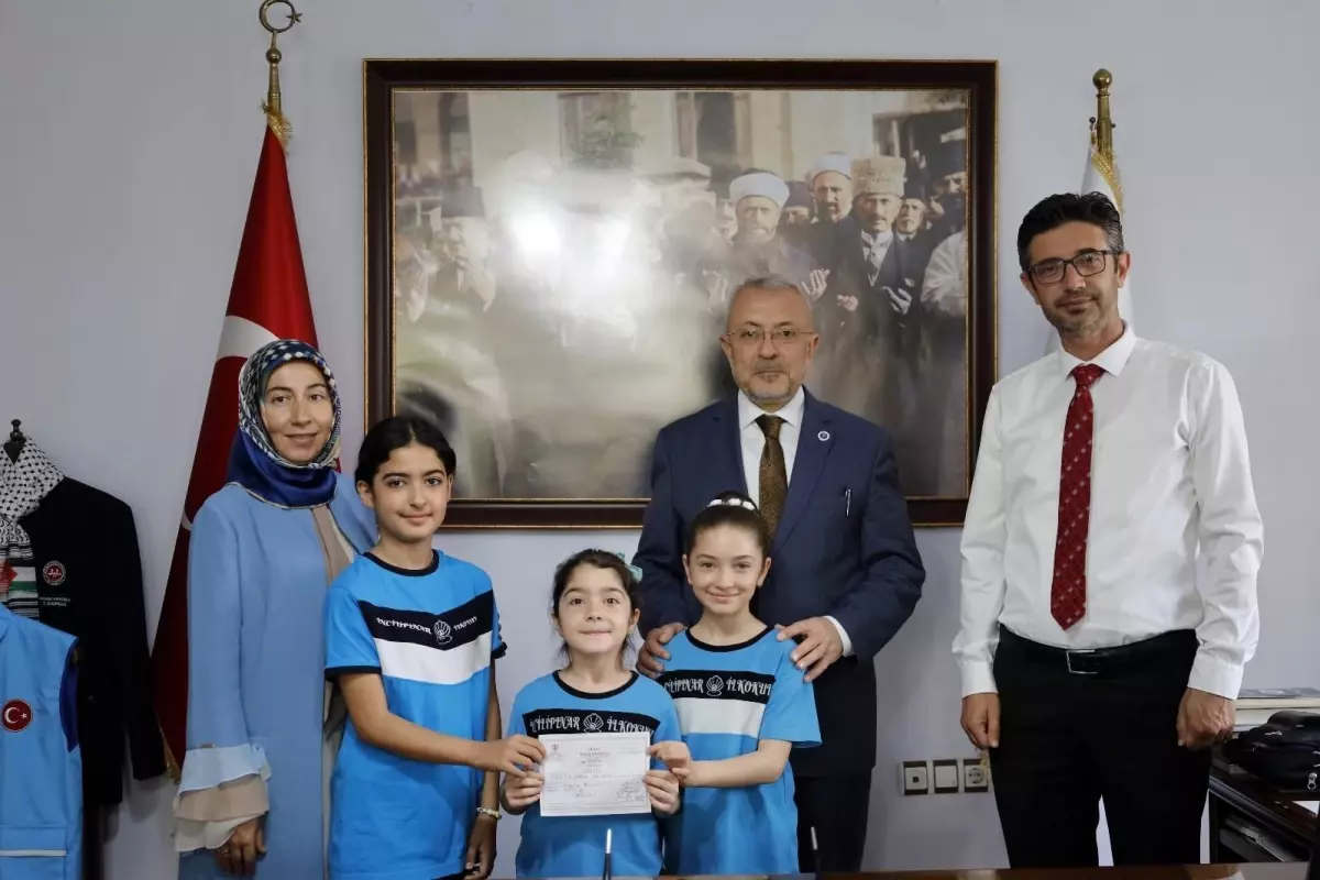 Minik Öğrencilerden Filistin İçin Yardım
