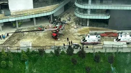 Ankara'da Kule Vinç Devrildi: 3 İşçi Yaralandı