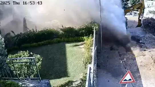 Bodrum'da Su Hattındaki Patlama Evsiz Bıraktı