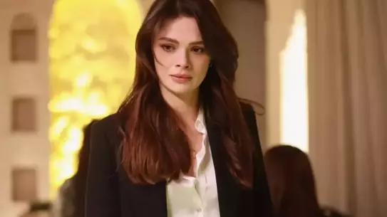 Aşk dolu kareler! İşte Uzak Şehir'in Alya'sı Sinem Ünsal'ın gerçek hayattaki sevgilisi