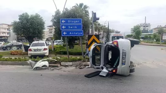 Antalya'da Otomobil Kazası