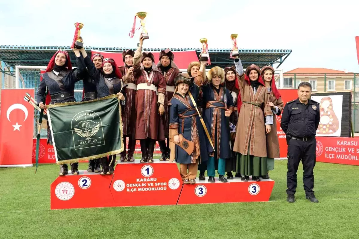 Karasu'da Geleneksel Türk Okçuluğu Şampiyonası Düzenlendi