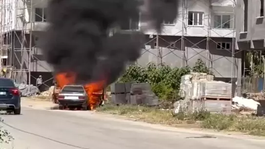 Nusaybin'de Park Halindeki Araç Alev Aldı