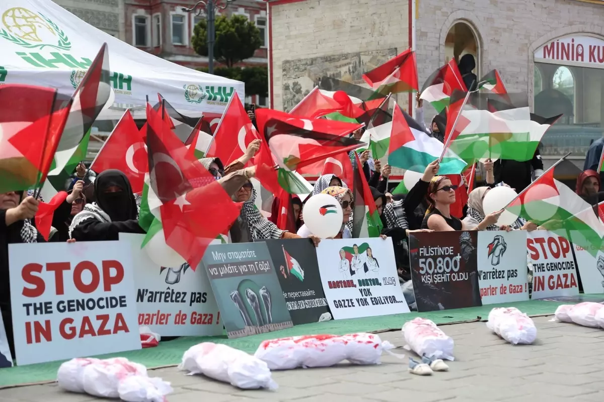 İstanbul'da kadınlardan Gazze'ye destek eylemi