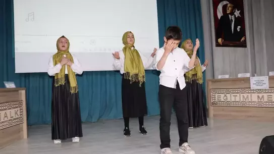 Hakkari'de Arapça Yarışması Düzenlendi