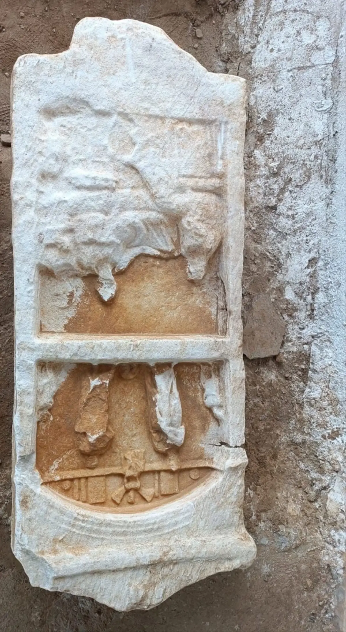 Roma Dönemine Ait Mezar Taşları Bulundu