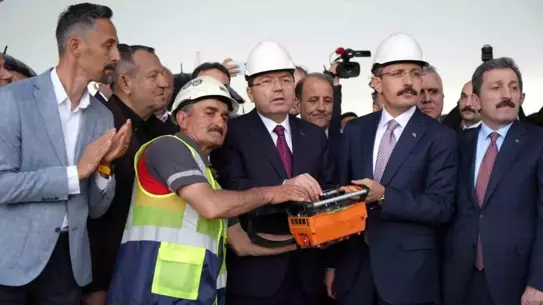 Bakan Tunç: "Yapay zekayla işimizi daha da kolaylaştıracak projeleri önümüzdeki günlerde milletimizle paylaşacağız"