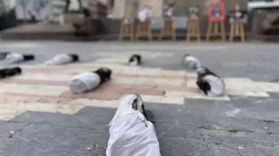 Öğretim görevlisinden Ankara'da kefenli Gazze protestosu