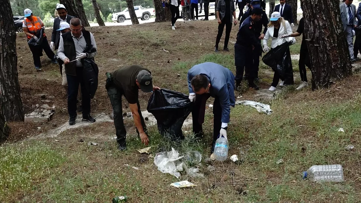 Edremit'te Orman Temizliği Etkinliği